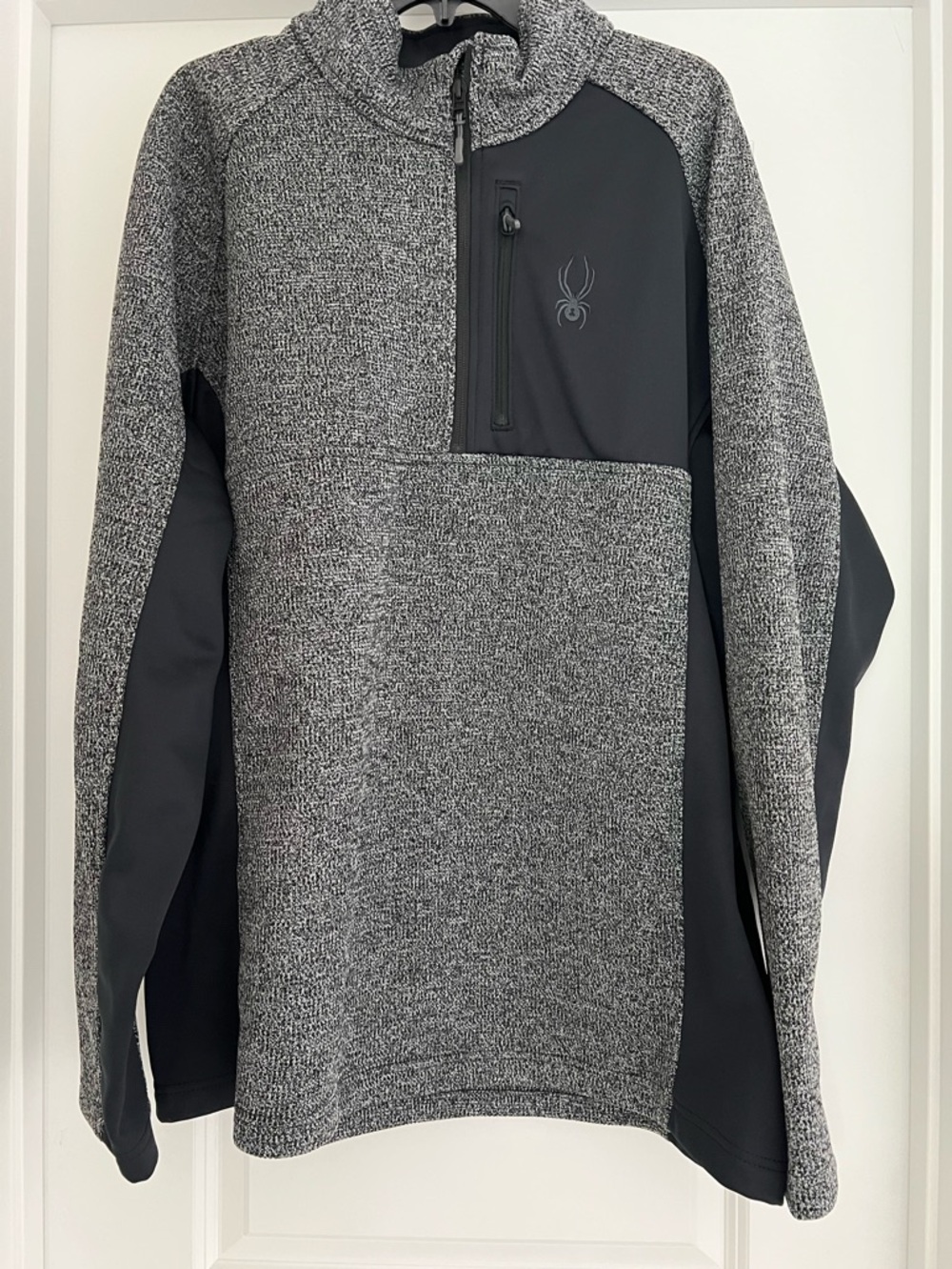 Men’s Spyder 1/4 Zip L/S Pullover Sweater. XXL. Gray Black. Pre-owned.